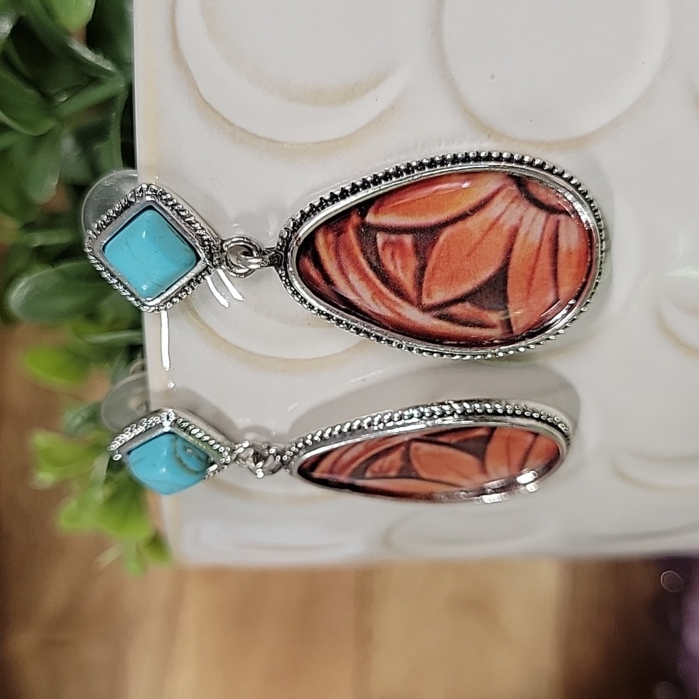 Woodgrain Floral Drop Earrings - Picture 3 of 5